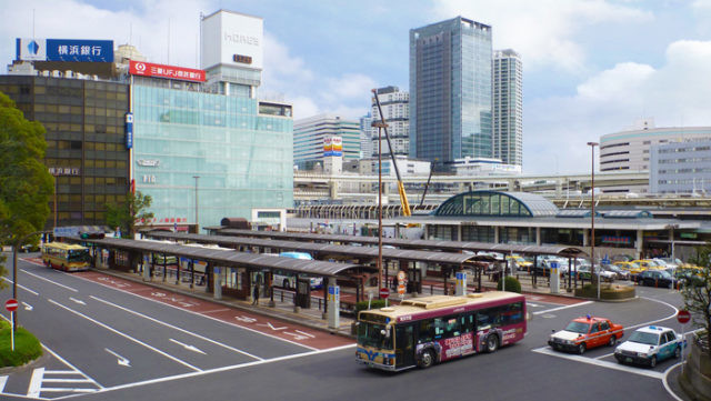 横浜駅前